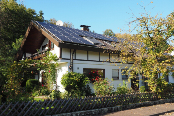 8 Tips for Finding the Best Solar Provider for Your Small Modern House